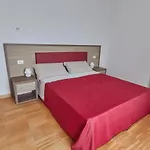 Apartahotel Piazza Lira 3*