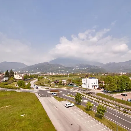 Piazza Lira 3*