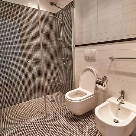 Piazza Lira 아파트호텔