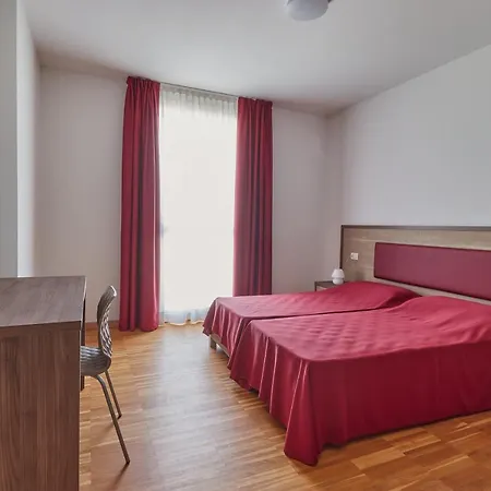 Piazza Lira 스키오