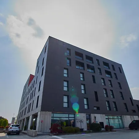 Piazza Lira Apartahotel 3*