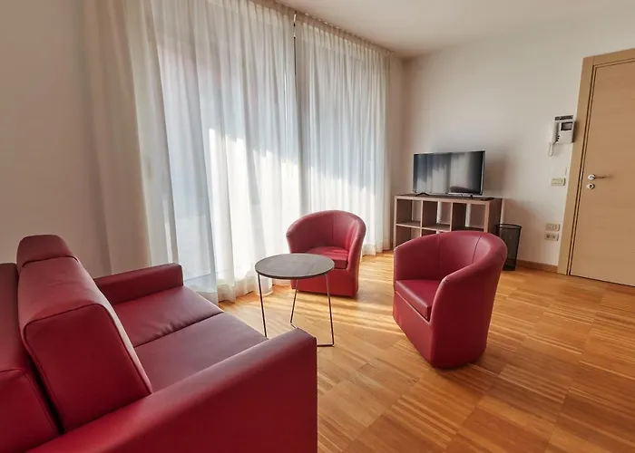 Piazza Lira Apartahotel 3*